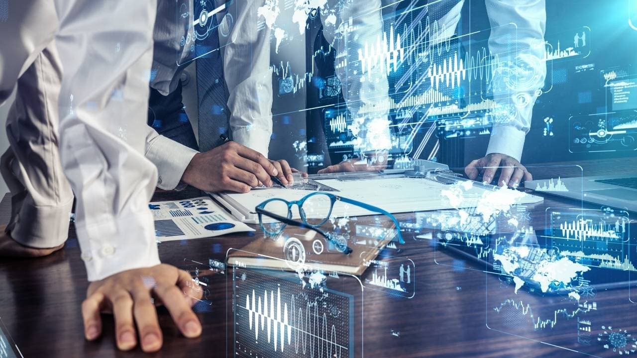Engineering team works together at one desk on new innovations. Co-creation promotes creative solutions and innovation in the team. The focus is on teamwork, the innovation process and creative collaboration.