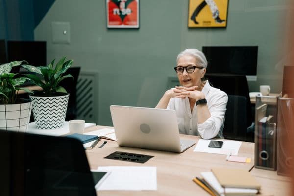 Executive coaching for leaders focused on longevity and quantum principles to enhance sustainable performance, clarity and decision-making quality